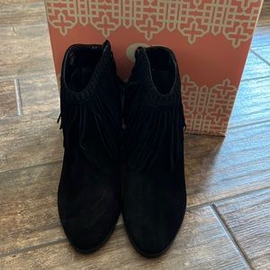 Gianni Bini NIB Let’s Roll Suede Fringe Booties - Black - Size 10